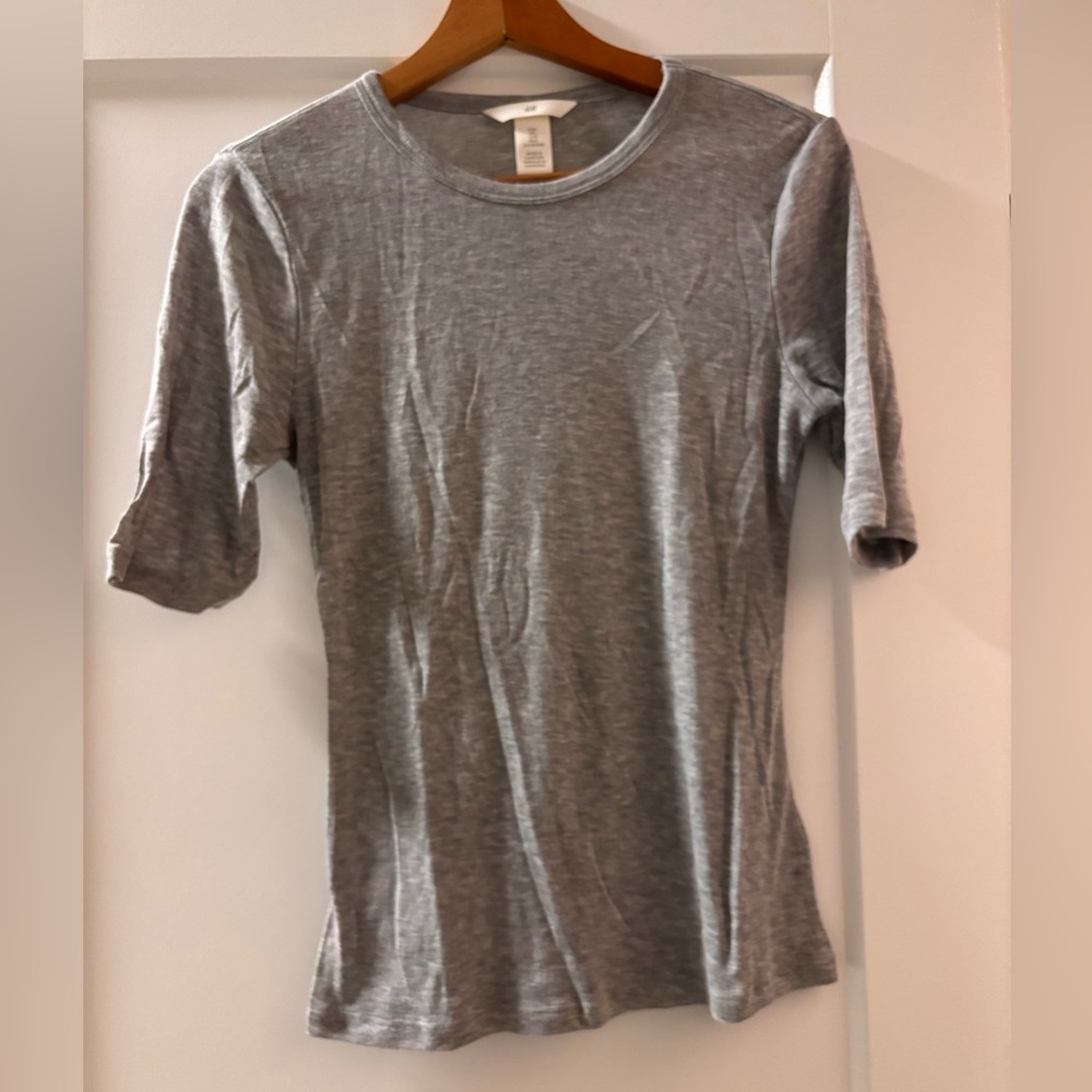 H&M Gray Short Sleeve Fine Knit T-Shirt